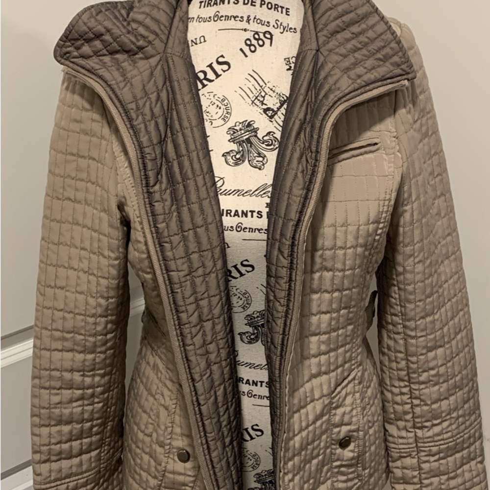 Portrait  Quilted Tan Jacket size small - Picture 9 of 12